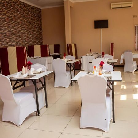 Top Lodge In Blantyre Bagian luar foto